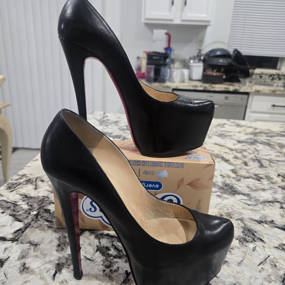 Chic Black Platform Heels